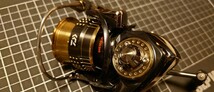 1極上美品 ダイワ DAIWA 15 イグジスト EXIST 2505F-H 5.6 1025 1003 2025 2506 2508 2510 22 18 12 09 07 05 SLP RCS LT SF ST スティーズ_画像3