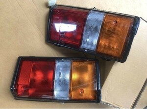 日産　キャラバン E24 社外　テールライト テールランプ 左右セット　ホーミー　※ステッカープレゼント　NS-059