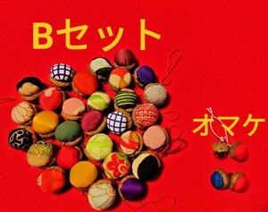 Ｂ 送料230円 ポンポコリンで可愛いですよ♪ 特大 ３０個＋おまけ 紐付き どんぐり飾り 和柄 無地 着物地 ちりめん等 ハンドメイド