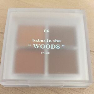 4U2 アイシャドウパレット （06 BABES IN THE WOODS）