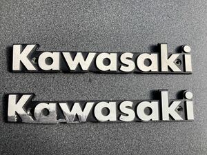 kawasaki エンブレム タンクエンブレム カワサキ ロングピッチ 当時物 小文字 白色 