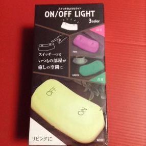 スイッチのようなライト ON/OFF LIGHT(ピンク) スイッチ一つでいつもの部屋が癒しの空間に 乾電池orUSB電源 ☆size：W95×H190×D60㎜