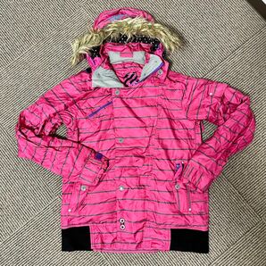 美品！モダンアミューズメントスノボウエアジャケット　スキー　アウター　防寒　雪　 ボルコム BURTON ROXY