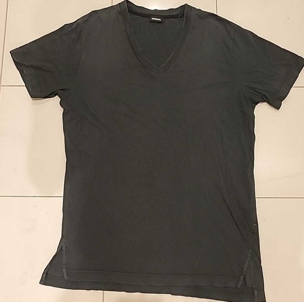在庫処分送料無料　定価1万円程 DIESEL Tシャツ ディーゼル　Ｔシャツ　カットソー　無地　ブラック　Ｖネック