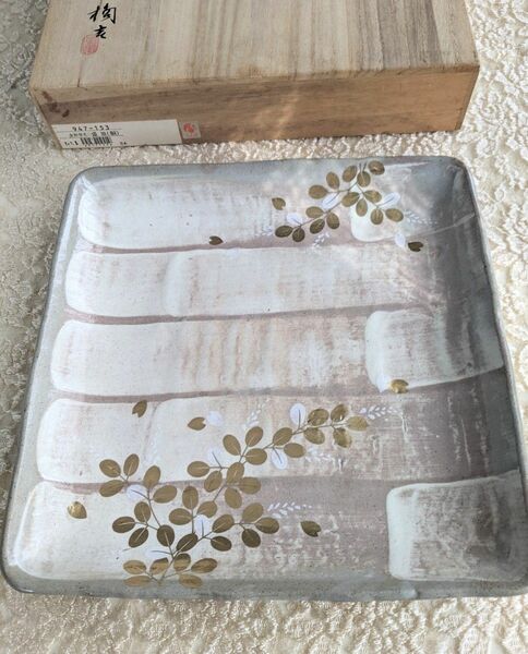 たち吉 金彩草花 角皿 木箱（桐）　たち吉大皿 盛皿 橘吉　皿　28.5cm角皿　食器