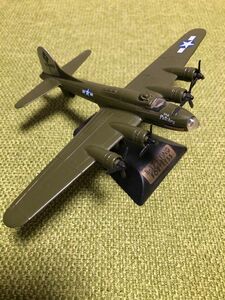 戦闘機　模型　ボーイング　B-17 フライングフォートレス