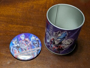 円谷 ウルトラサマーフェスティバル 2023 ウルトラマンブレーザー 限定缶バッチ 空箱 バッチ ウルトラマンゼロ ウルトラマンゼット 菓子箱