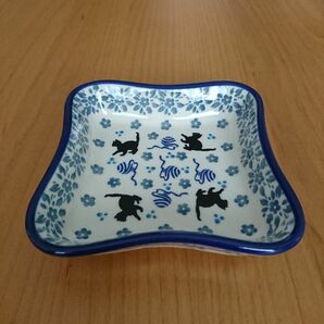 ポーリッシュポタリー 正方形のお皿(ネコと毛糸)