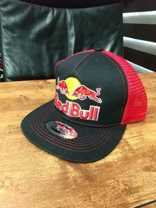 即決　新品　送料無料　レッドブル　RED　BULL キャップ　CAP　F１　レーシング　アウトドア　赤x黒　刺繍　レース　エナジードリンク