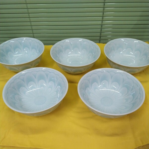 昭峰窯の中鉢(どんぶり)の５個セット　ラーメンにうどんに便利なサイズです。まとめてオトクです。直径18cm、高さ7.5cm　使いやすいです。