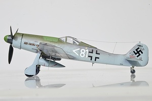 1/144 【完成品】◆ フォッケウルフFw190D-11　W.Nr200014　白５８