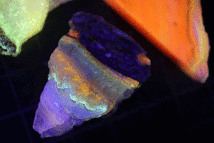 鉱物標本、蛋白石、蛍光オパール北海道産　M 23グラム（C14)_画像3