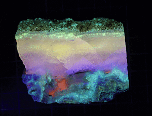 鉱物標本、蛋白石、蛍光オパール北海道産　40グラム（A20)