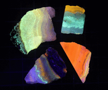 鉱物標本、蛋白石、蛍光オパール北海道産　M 23グラム（C14)_画像1
