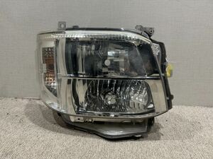 200系 ハイエース 3型 純正 右 運転席側 HID ヘッドライト/ヘッドランプ KOITO 26-129 G0139-4