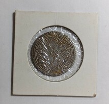 「N-3」ネパール銀貨 モハール銀貨 美品 年代不明 古銭 海外銀貨 海外硬貨 コレクション品 アンティーク_画像3