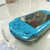 美品 超希少 PSP 3000 初音ミクモデル 本体 バッテリー 純正充電器 メモリースティック4GB 液晶保護フィルム ターコイズグリーン diva_画像4