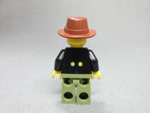 LEGO★@326 正規品 街の人 紳士 ミニフィグ 同梱可能 レゴ シティ スーツ姿 タキシード 花婿 パーティ ウェディング 結婚式_画像2