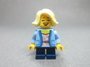 LEGO★406 正規品 街の人 女の子 ミニフィグ 同梱可能 レゴ ミニフィギュア シティ city タウン 子供 ショートレッグ トルソー 足