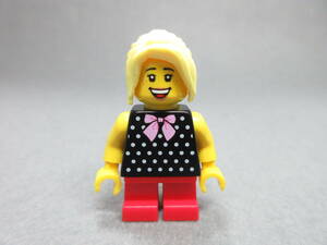 LEGO★417 正規品 街の人 女の子 ミニフィグ 同梱可能 レゴ ミニフィギュア シティ city タウン 子供 ショートレッグ トルソー 足