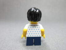 LEGO★457 正規品 街の人 男の子 ミニフィグ 同梱可能 レゴ ミニフィギュア シティ city タウン 子供 ショートレッグ トルソー 足_画像2