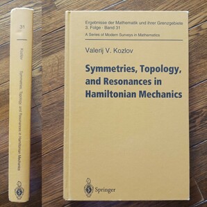 Symmetries,Topology,and Resonances in Hamiltonian Mechanics/Valerij V. Kozlov/Springer/良本/送料無料/匿名配送