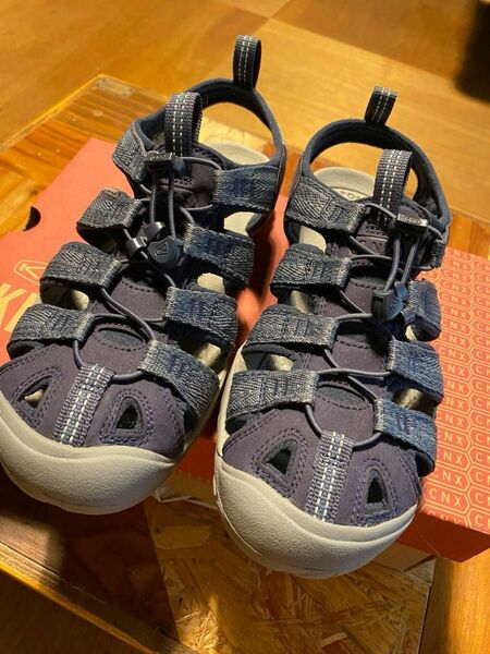 お値下げしました♪新品未使用　keen CNX 25㎝