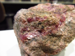 国産鉱物標本　愛知県産　パイロクスマンガナイト(パイロクスマンガン石)