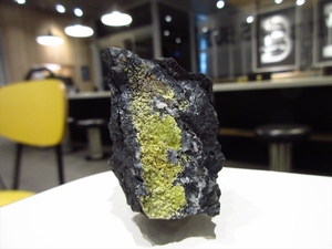 外国産鉱物標本　ドイツ産　バリサイト(バリシア石)　Variscite