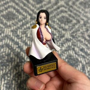 トレーディングフィギュア　ボア・ハンコック 「ワンピース ONE PIECE STATUE 01」 上半身 像 ガチャガチャ ガチャポン カプセルトイ