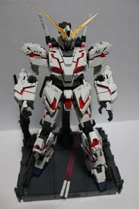 PG 1/60 機動戦士ガンダム ユニコーンガンダム プラモデル LED内蔵 完成品 LEDユニット組込済 元箱・説明書あり 