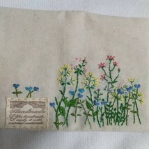 ハンドメイド、カードほるだー16ポケット、手刺繍ワイルドフラワーの庭 、_画像5