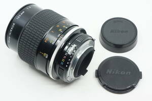 極美品 ニコン Ai Micro-NIKKOR 105mm F4 前後レンズキャップ付き Nikon マイクロニッコール 中望遠 単焦点レンズ