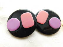 ヴィンテージ　ピンク＆紫色の飾りのついた黒い丸い形のレトロ感いっぱいの古い素敵なイヤリング　送料120_画像2