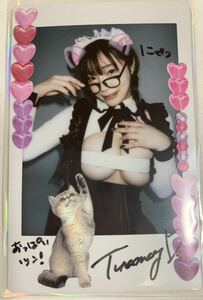 ツナマヨ 直筆サイン入りチェキ コスプレイヤー グラビア モデル 巨乳 猫耳 メイド メガネ 同人