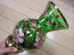 チェコ製・ボヘミアングラス　フラワーベース・花瓶・未使用・グリーン・箱付き