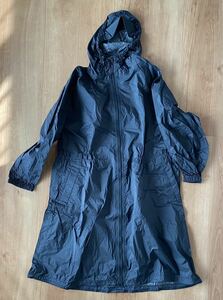 ユニクロ×UNIQLO 撥水加工薄手春先シャカシャカパーカー　黒　表記Lサイズ 美中古品　アウター レインポンチョ アウトドア