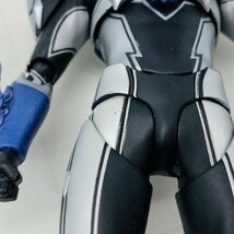 中古品 S.H.Figuarts フィギュアーツ ウルトラマンR/B ウルトラマンブル アクア 初回特典付_画像6