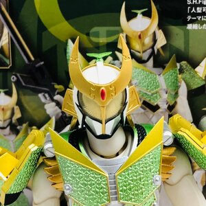 中古品 S.H.Figuarts 仮面ライダー鎧武 仮面ライダー斬月 メロンアームズ