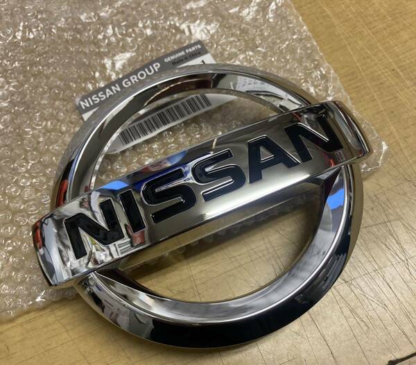 レア希少！新品未使用！US 日産 純正品！NV200 バネット！USグリルエンブレム！ニッサンusdm jdm 北米仕様 Nissan