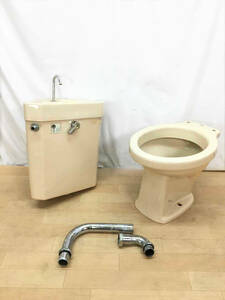 【中古】TOTO トイレ便器(床下排水) コーナートイレ 隅付タンクのセット 三角 洋式便器とタンク式 「S670」 #SC4 (ハーベストベージュ) 18