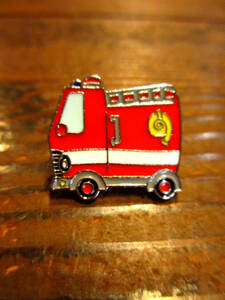 ピンバッチ　消防車　消防士　ファイヤーファイター　職業　のりもの　はたらくくるま　ピンバッジ