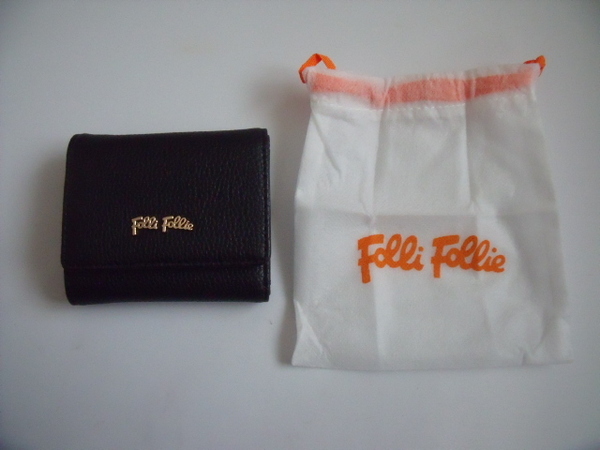 超美品 ◆ Folli Follie｜フォリフォリ ◆ 型押し レザー素材 ・ 3つ折り 財布 ◆ 黒 ブラック系 ◆ 送料無料！！