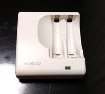 【最安値】ニッケル水素電池 急速充電器『SANYO eneloop バッテリーチャージャー』50/60Hz AC100V（単3形、単4形対応）NC-TGR02_画像1