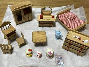 ハローキティミニチュア木製家具セット