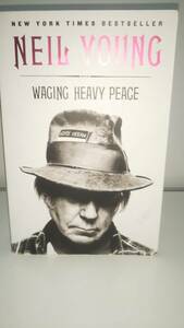 ＮＥＩＬ ＹＯＵＮＧ　WAGING HEAVY PEACE　（洋書）