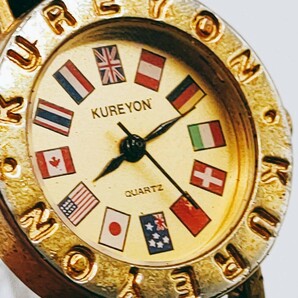#32 KUREYON クレヨン 腕時計 アナログ 3針 金色文字盤 ゴールド基調 国旗 時計 トケイ アクセサリー ヴィンテージ アンティーク レトロの画像3