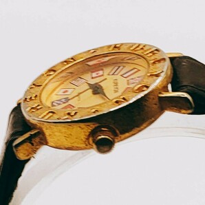 #32 KUREYON クレヨン 腕時計 アナログ 3針 金色文字盤 ゴールド基調 国旗 時計 トケイ アクセサリー ヴィンテージ アンティーク レトロの画像5