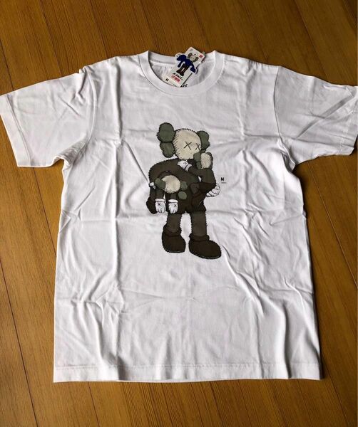 UNIQLO ユニクロ KAWS カウズ コラボTシャツ 半袖　Mサイズ