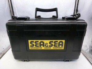 T【3つ-48】【140サイズ】SEA＆SEA シーアンドシー 水中カメラ ハードケース付/通電可 ジャンク扱い/※傷 汚れあり